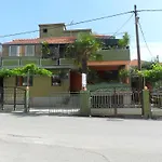 Yucca Гостьовий будинок Трогір